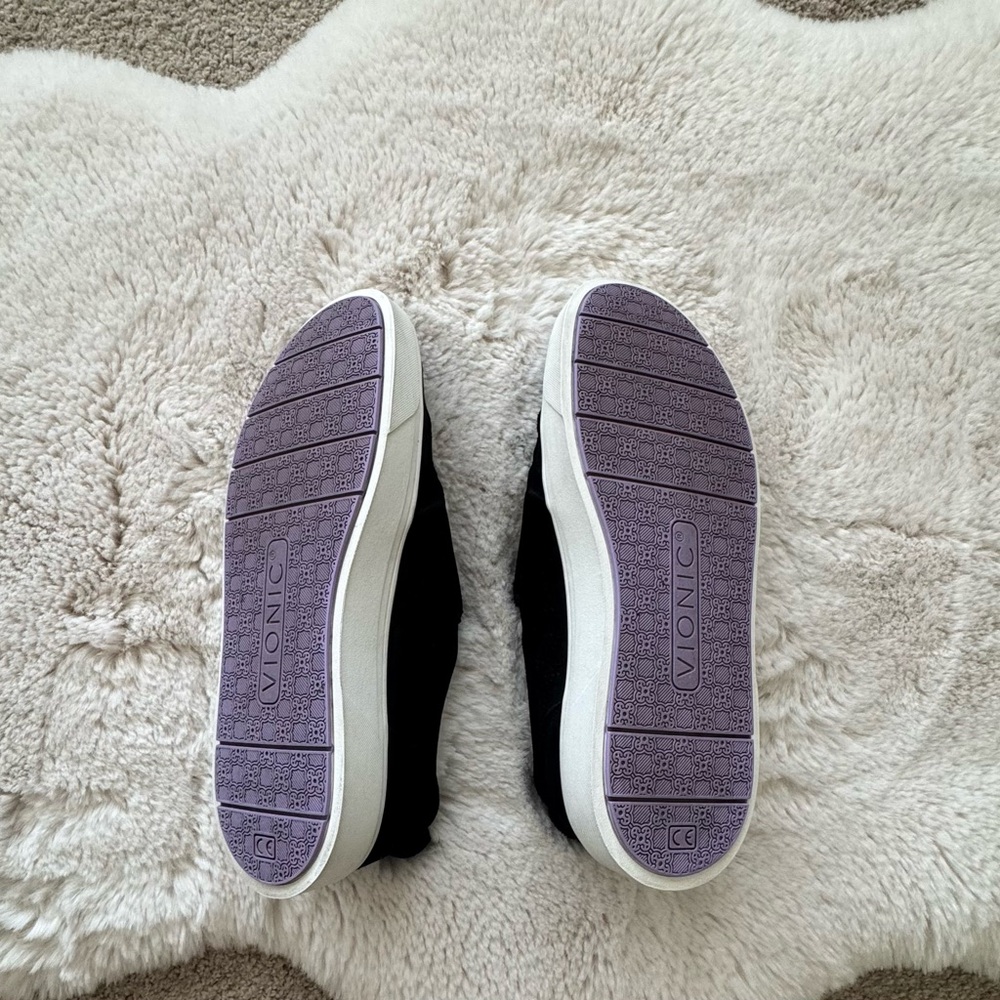 Vionic Kimmie Perforated Suede Slip-On Sneakers – Black – Size 9 – EUC - Picture 5 of 11